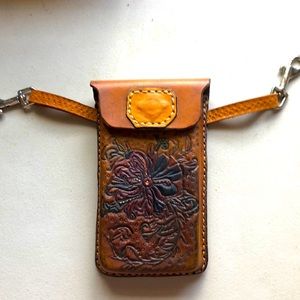 Leather cellphone carry case